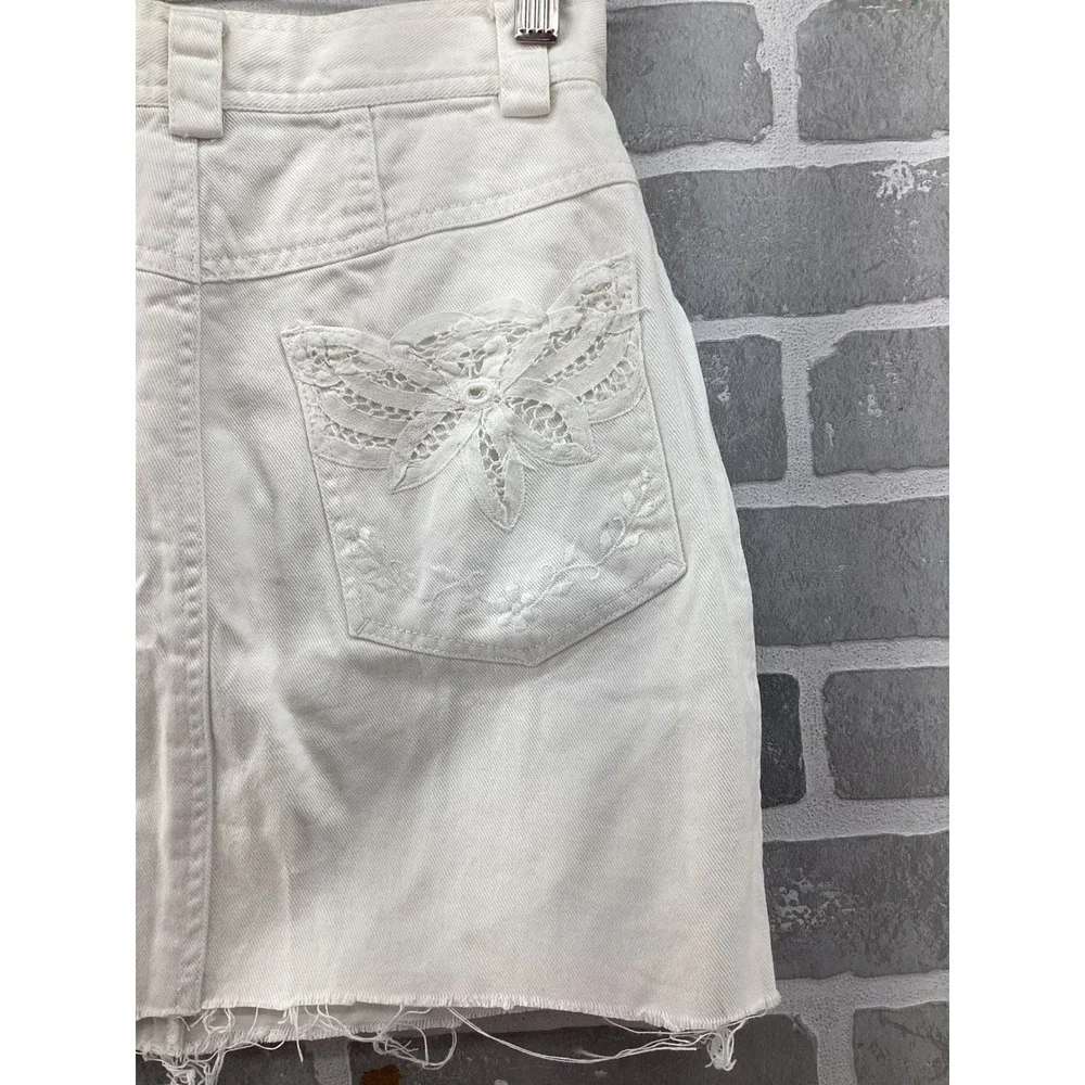 Vintage Together! White Denim Mini Skirt Floral Lace Butterfly Pockets‎ Size 6 T